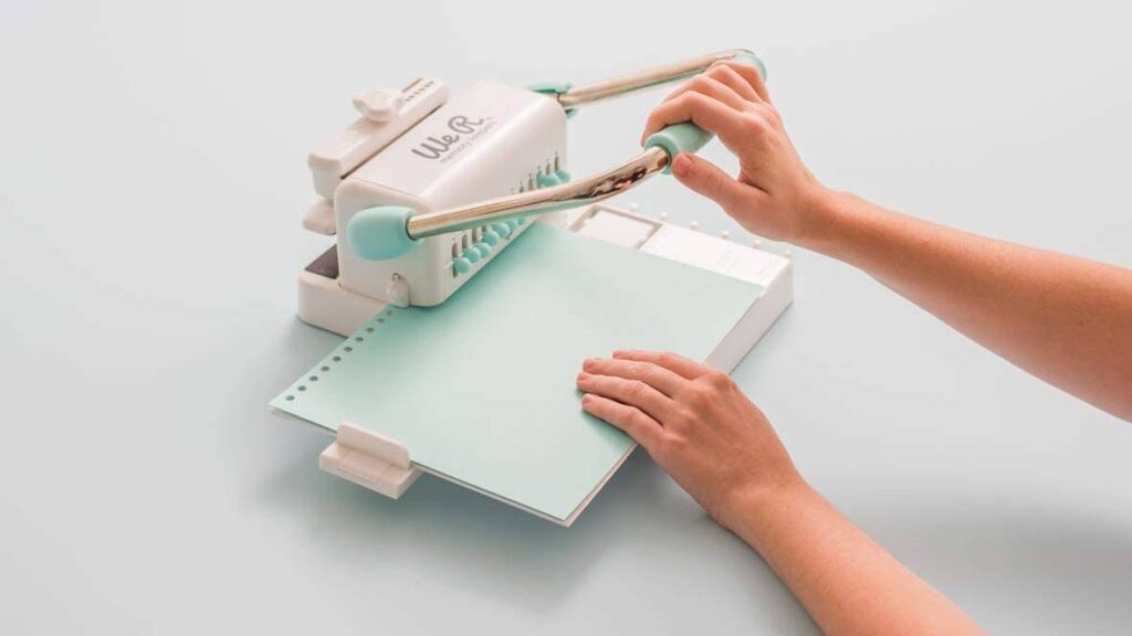 The Cinch the best bookbinder for your scrapbooking work